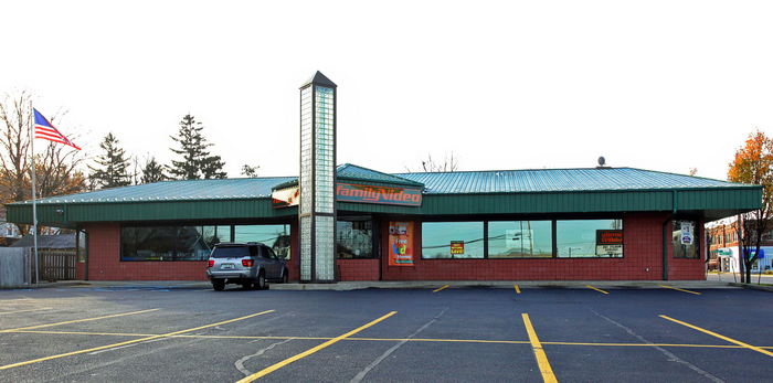 Family Video - South Haven - 359 Broadway St (newer photo)